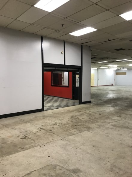More Photos Of 20 Crescent St, Stamford Warehouse For Sale