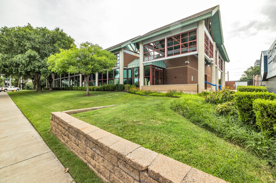 More Photos Of 1305 S Denver Ave, Tulsa Office For Sale