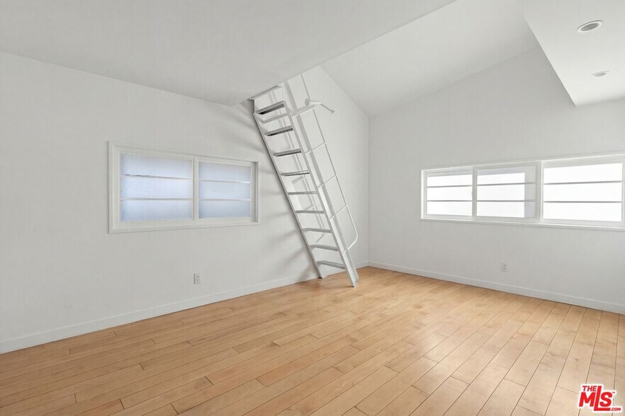 More Photos Of 2100 Abbot Kinney Blvd, Venice Office For Lease