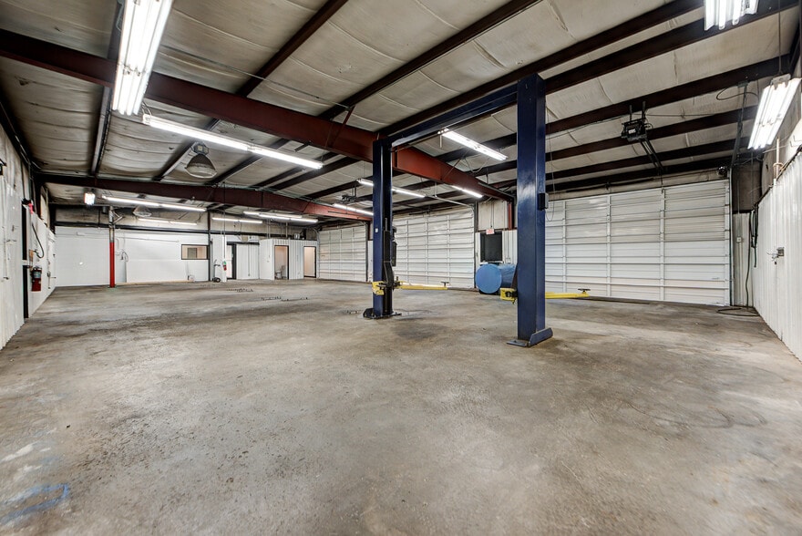More Photos Of 704 E Main St, Moore Auto Repair For Sale