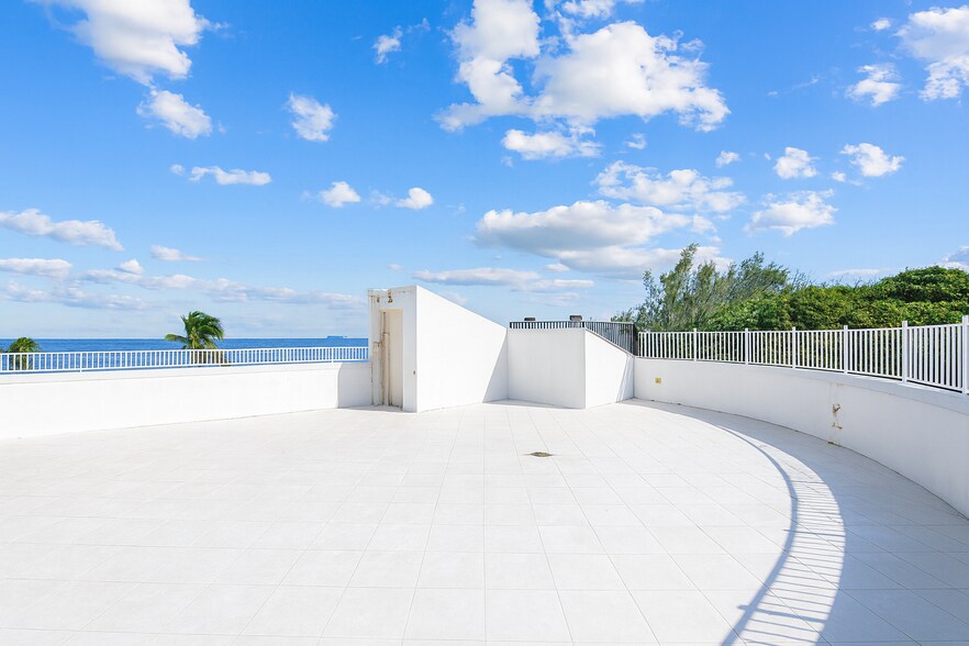 More Photos Of 900 Sunrise Ln, Fort Lauderdale General Retail For Sale