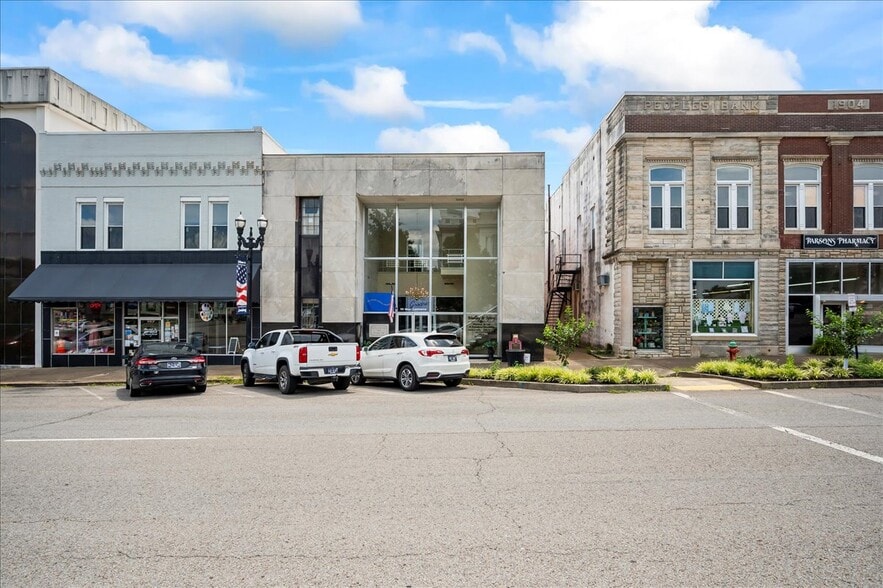 More Photos Of 111 W Commerce St, Lewisburg Bank For Sale
