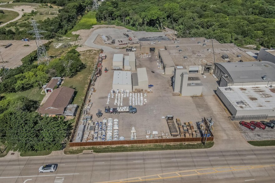 More Photos Of 500 Winscott Rd, Benbrook Manufacturing For Sale