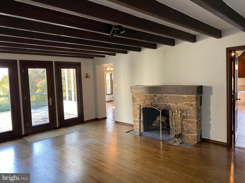 More Photos Of 1192 Middletown Rd, Media Restaurant For Sale