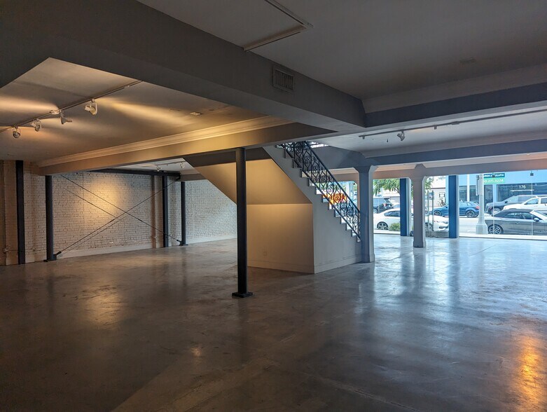 More Photos Of 323 S La Brea Ave, Los Angeles Storefront For Lease