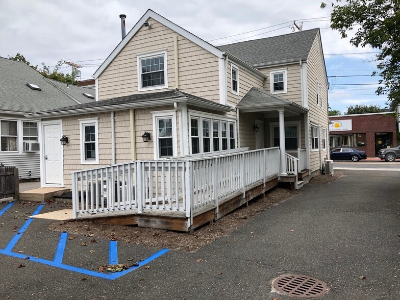 More Photos Of 211 Roanoke Ave, Riverhead Medical For Sale
