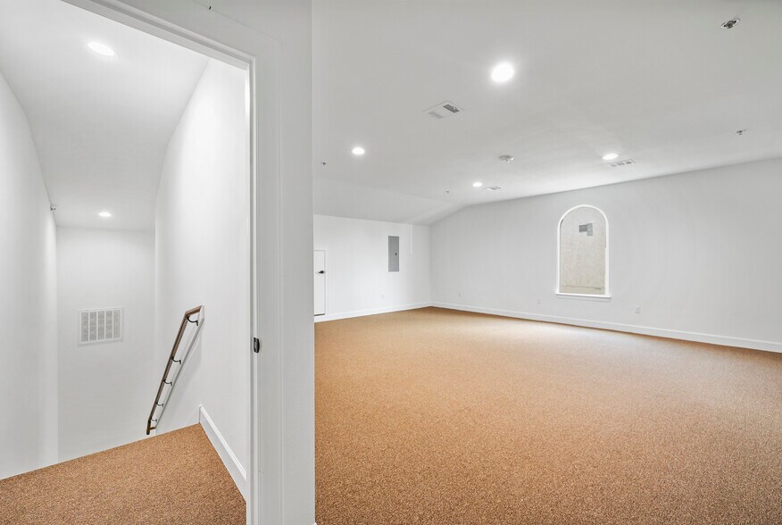 More Photos Of 284 Ed English Dr, Shenandoah Medical For Sale