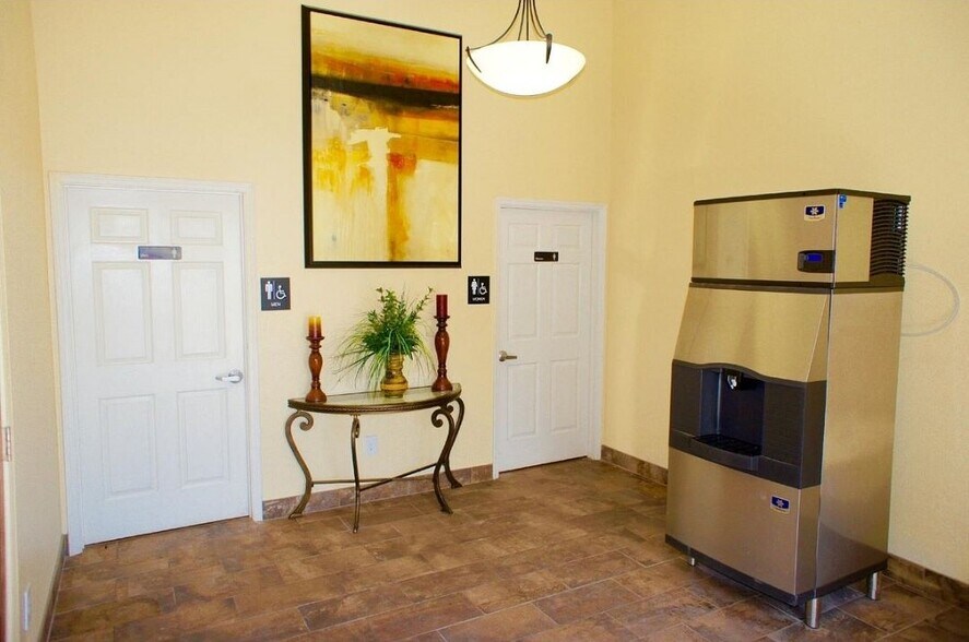 More Photos Of 2912 Mabry Dr, Clovis Hotel For Sale