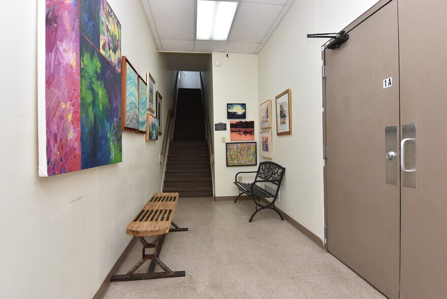 More Photos Of 10 S Walnut St, Milford Restaurant For Sale