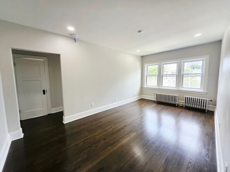 More Photos Of 1027 E Center St, Milwaukee Apartments For Sale