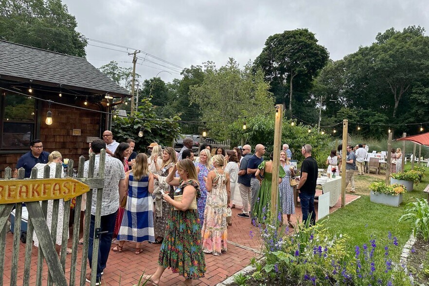 More Photos Of 1615 Bridgehampton, Sag Harbor Restaurant For Sale