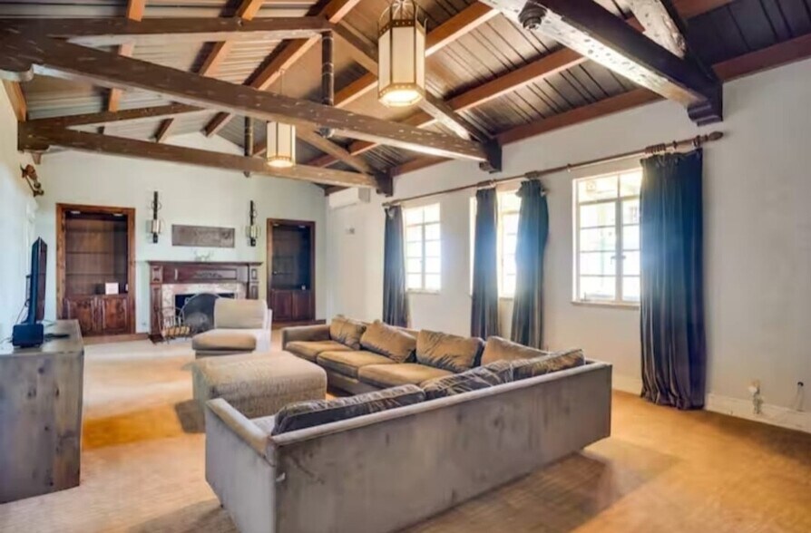 More Photos Of 2070 SW Loop 338, Odessa Specialty For Lease