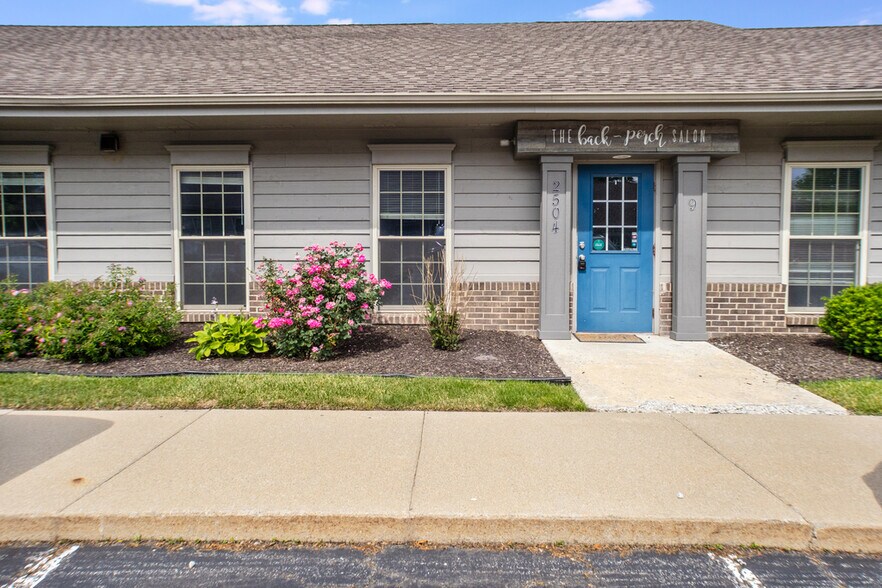 More Photos Of 2504 Veterans Memorial Pky S, Lafayette Office For Sale