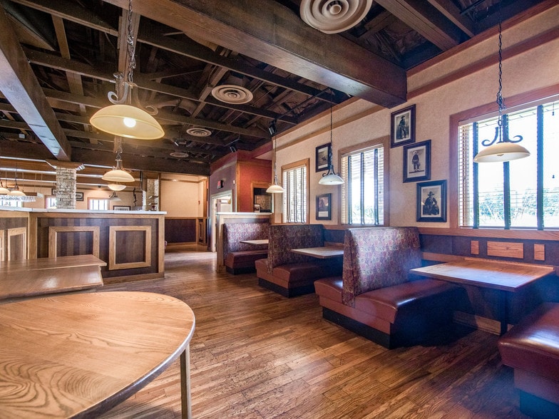 More Photos Of 341 Rockwood Rd, Arden Restaurant For Lease