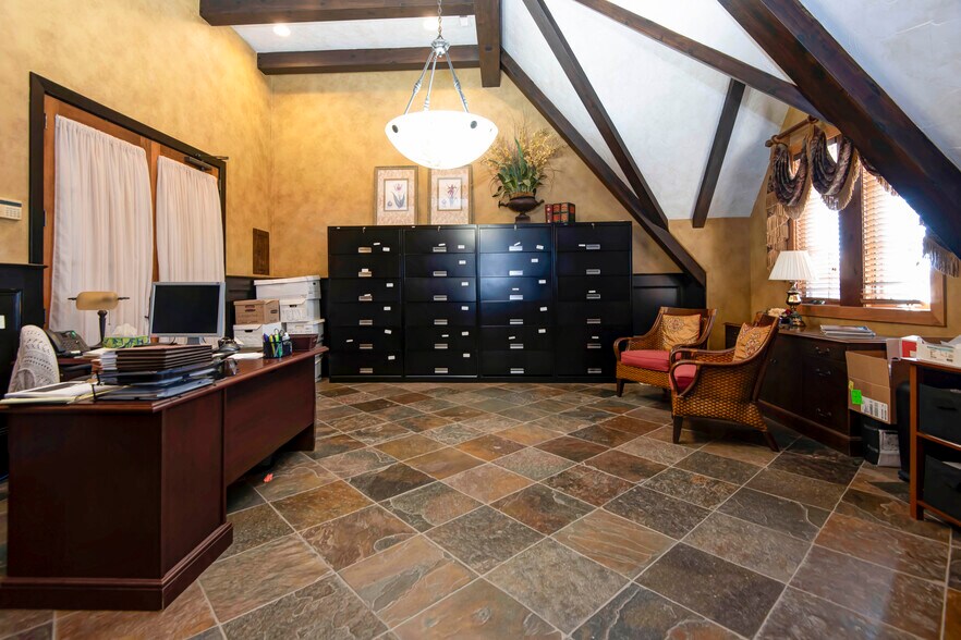 More Photos Of 1531 E Bradford Pky, Springfield Medical For Sale