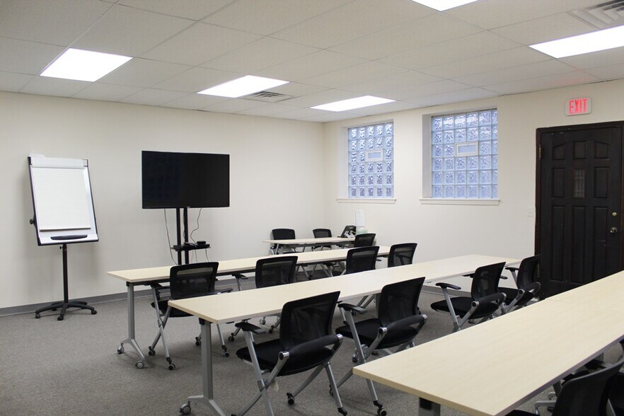 More Photos Of 6252 N Lincoln Ave, Chicago Office For Lease