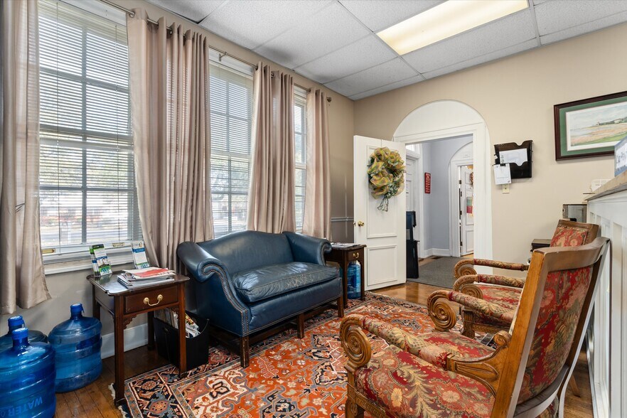 More Photos Of 1911 Government St, Mobile Office For Sale