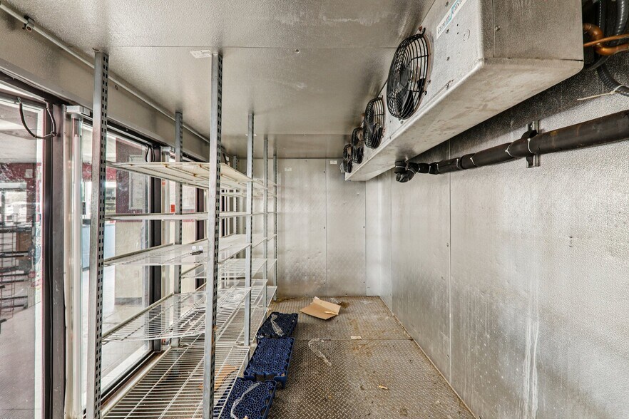 More Photos Of 402 W Johnson St, Pocahontas Flex For Sale