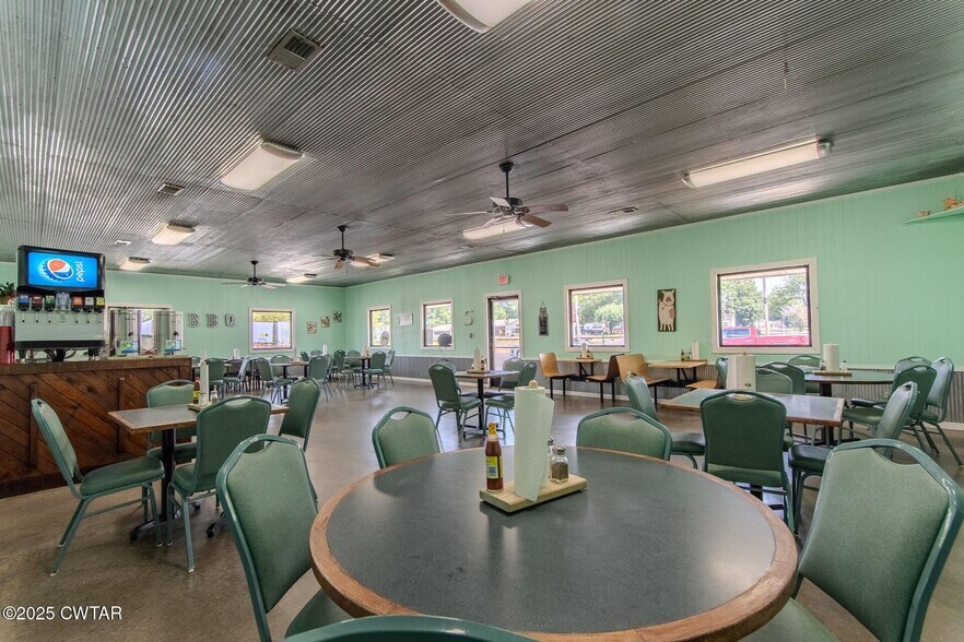 More Photos Of 225 N Front St, Halls General Retail For Sale