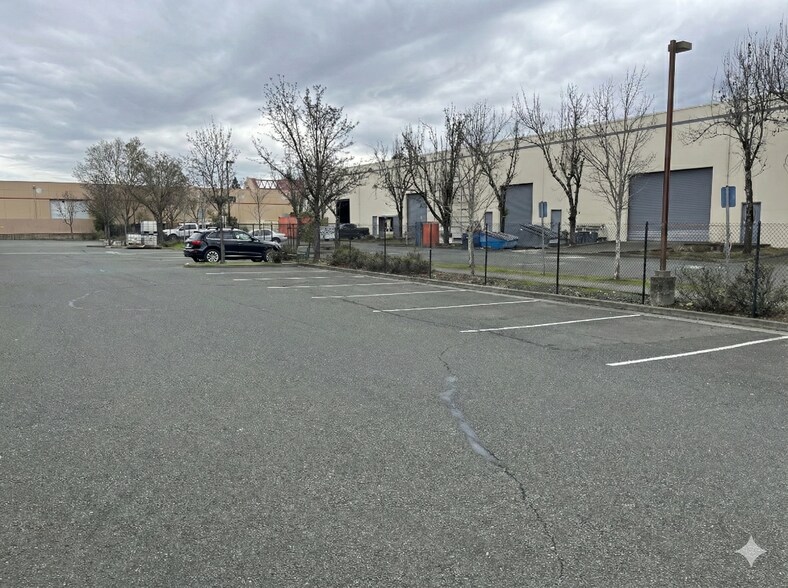 More Photos Of 3466 Brickway Blvd, Santa Rosa Warehouse For Lease