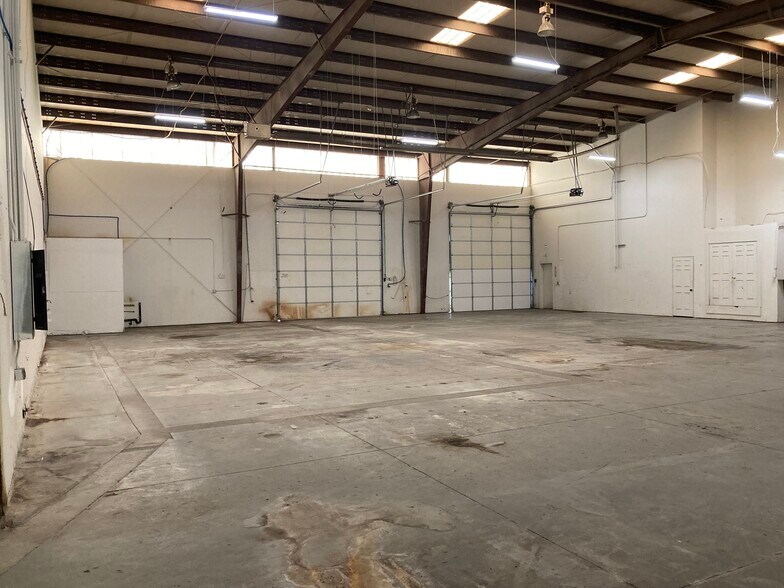 More Photos Of 111 N Geneva Rd, Orem Light Manufacturing For Lease