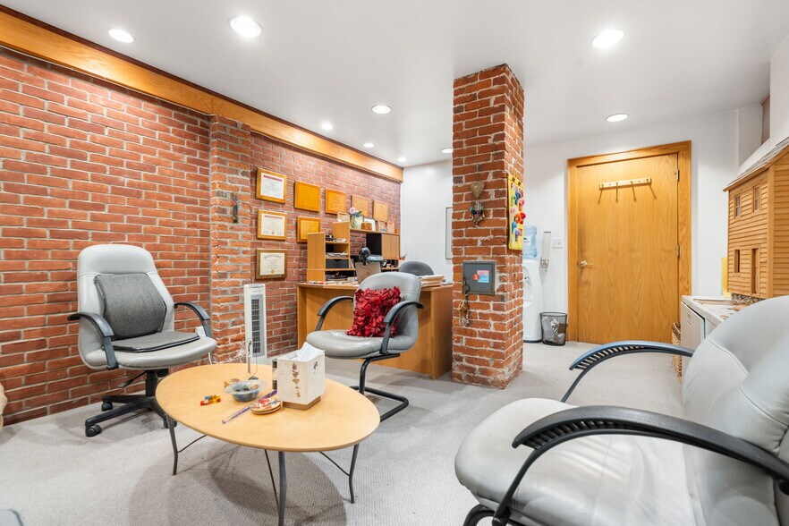 More Photos Of 96-98 Boylston St, Brookline Apartments For Sale