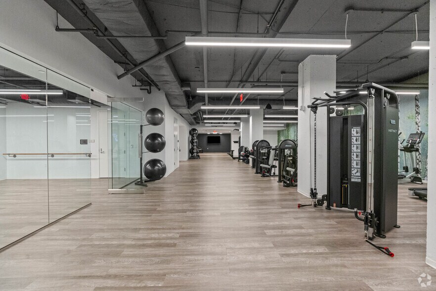 More Photos Of 1331 Pennsylvania Ave NW, Washington Office For Lease