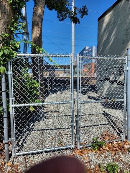 More Photos Of 103 Glenham Ave, Warwick Warehouse For Sale