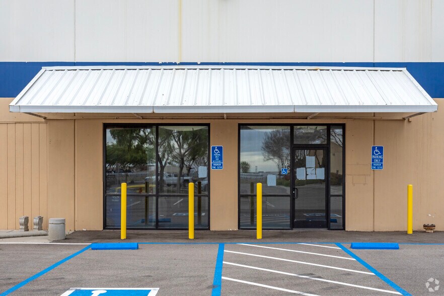 More Photos Of 2863 S East Ave, Fresno Distribution For Lease