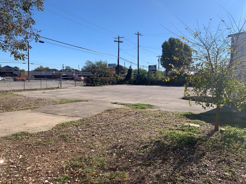 More Photos Of 13240 Pond Springs Rd, Austin Warehouse For Sale