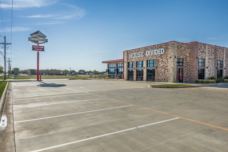 More Photos Of 7609 Hillside Rd, Amarillo Freestanding For Lease