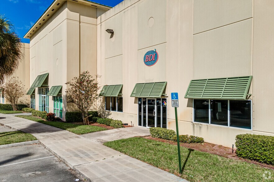 More Photos Of 1901 Green Rd, Deerfield Beach Warehouse For Lease