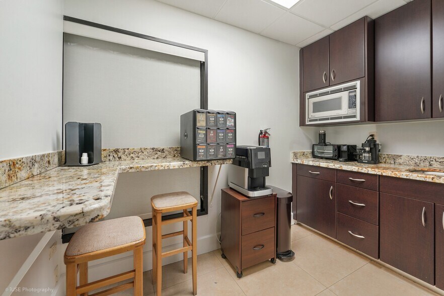 More Photos Of 520 Brickell Key Dr, Miami Apartments For Lease