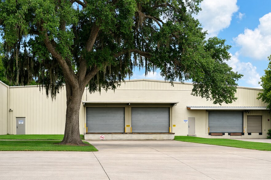 More Photos Of 2600 Industrial St, Leesburg Manufacturing For Lease