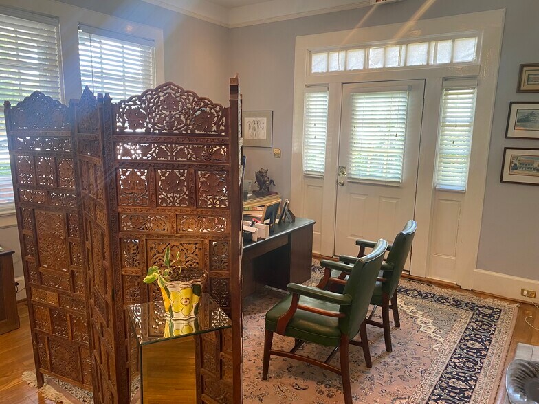 More Photos Of 717 King St, Columbia Office For Sale