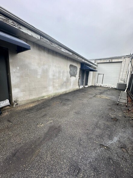 More Photos Of 421 Doughty Blvd, Inwood Manufacturing For Lease