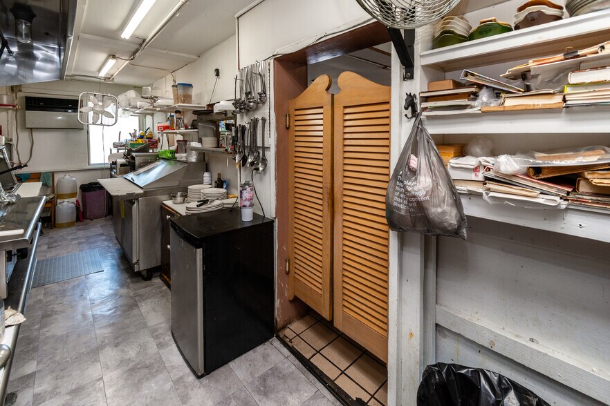More Photos Of 36 John Ringo Rd, Ringoes Restaurant For Sale