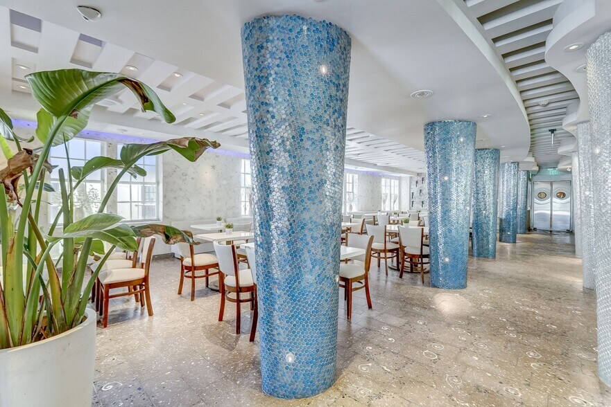 More Photos Of 820 Ocean Dr, Miami Beach Restaurant For Sale