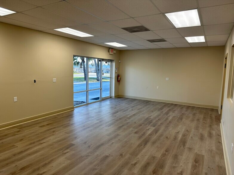 More Photos Of 18480 Paulson Dr, Port Charlotte Warehouse For Sale