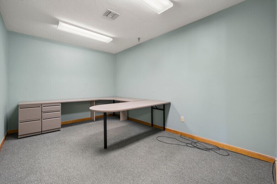 More Photos Of 4-6 Barlows Landing Rd, Pocasset Storefront Retail Office For Sale