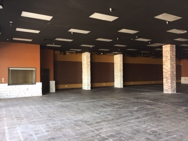 More Photos Of 2511-2617 W Loop 250 N, Midland Freestanding For Lease