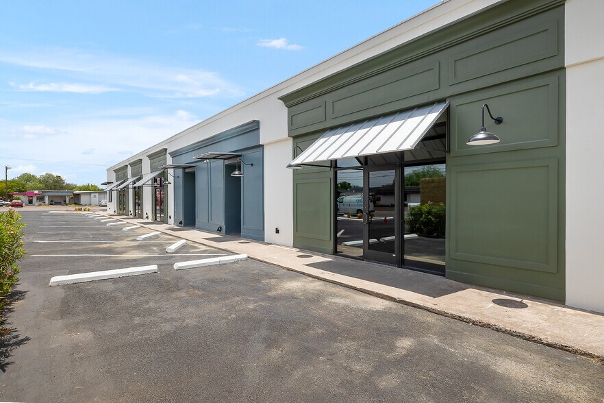 More Photos Of 804 Pecan Blvd, McAllen Coworking Space