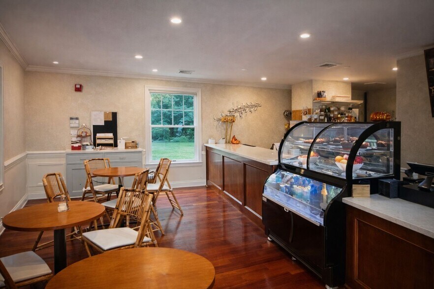 More Photos Of 160 Pawtucket Blvd, Tyngsborough Hotel For Sale