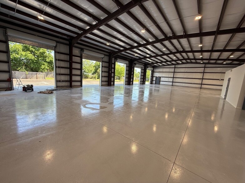 More Photos Of 6940 Sonny Dale Dr, West Melbourne Warehouse For Lease