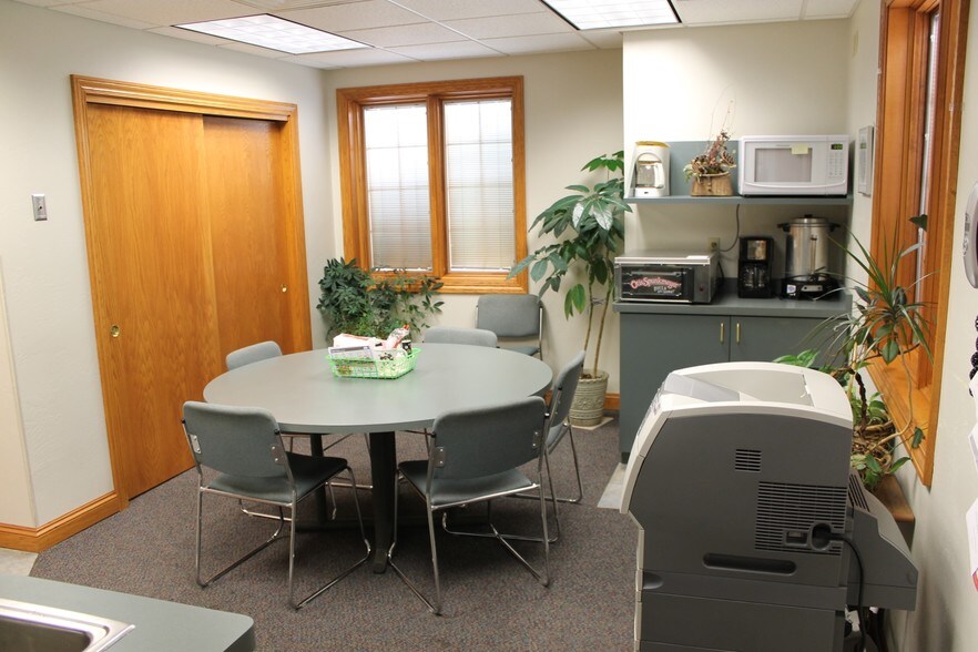 More Photos Of 2848 Memorial Dr, Two Rivers Medical For Lease