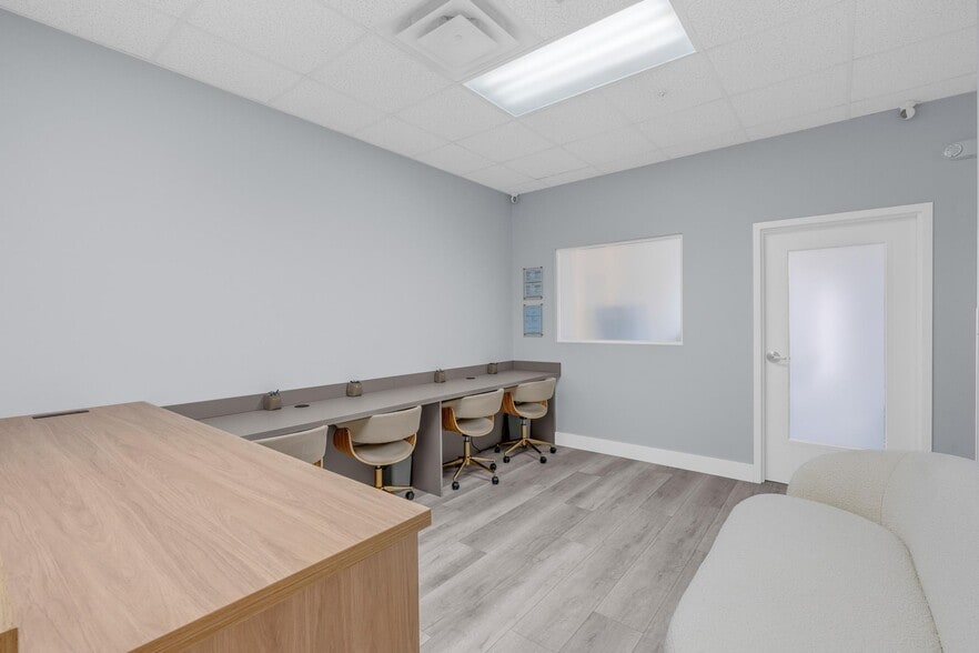 More Photos Of 2295 S Hiawassee Rd, Orlando Office For Sale