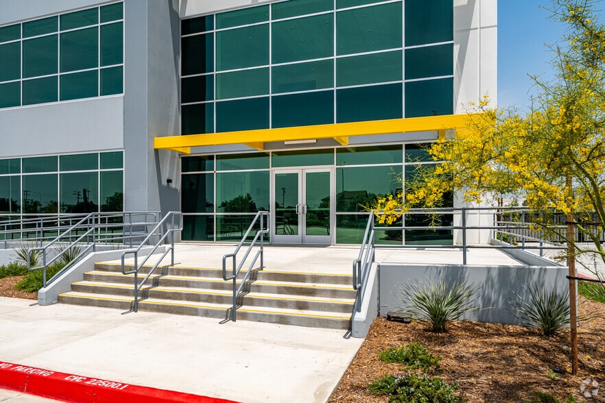 More Photos Of 24712 6th St, San Bernardino Distribution For Lease