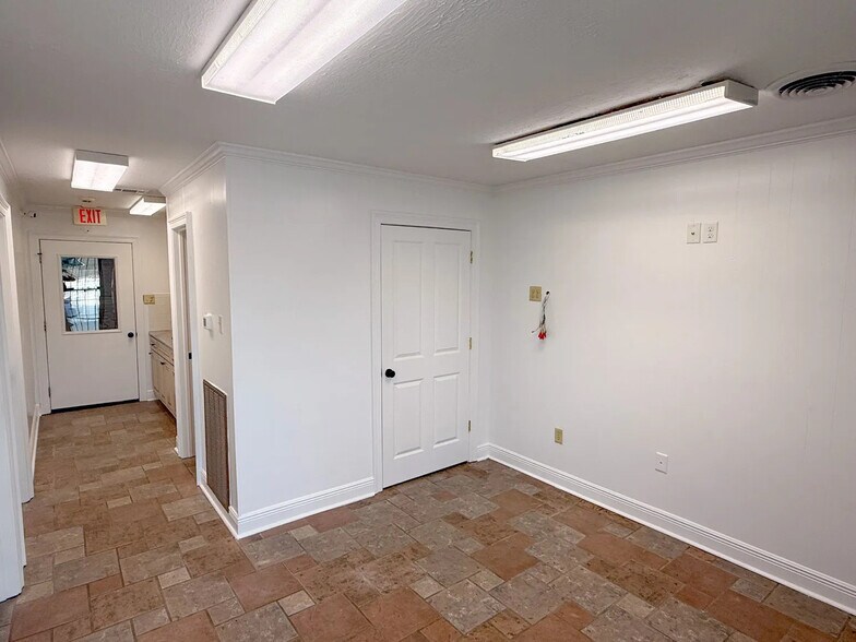 More Photos Of 10441 Mammoth Ave, Baton Rouge Warehouse For Lease