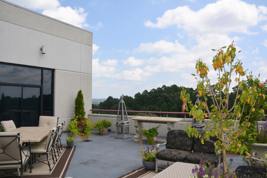 More Photos Of 900 S Shackleford Rd, Little Rock Office For Lease