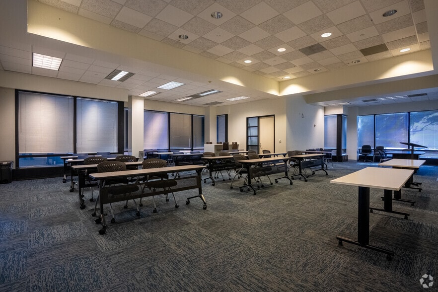 More Photos Of 1250 E Copeland Rd, Arlington Office For Lease